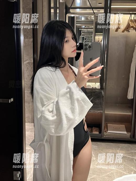 鱼神鱼 微密圈 - 鱼神鱼的私拍白裙踮起脚尖,离幽暗的日常远一点!